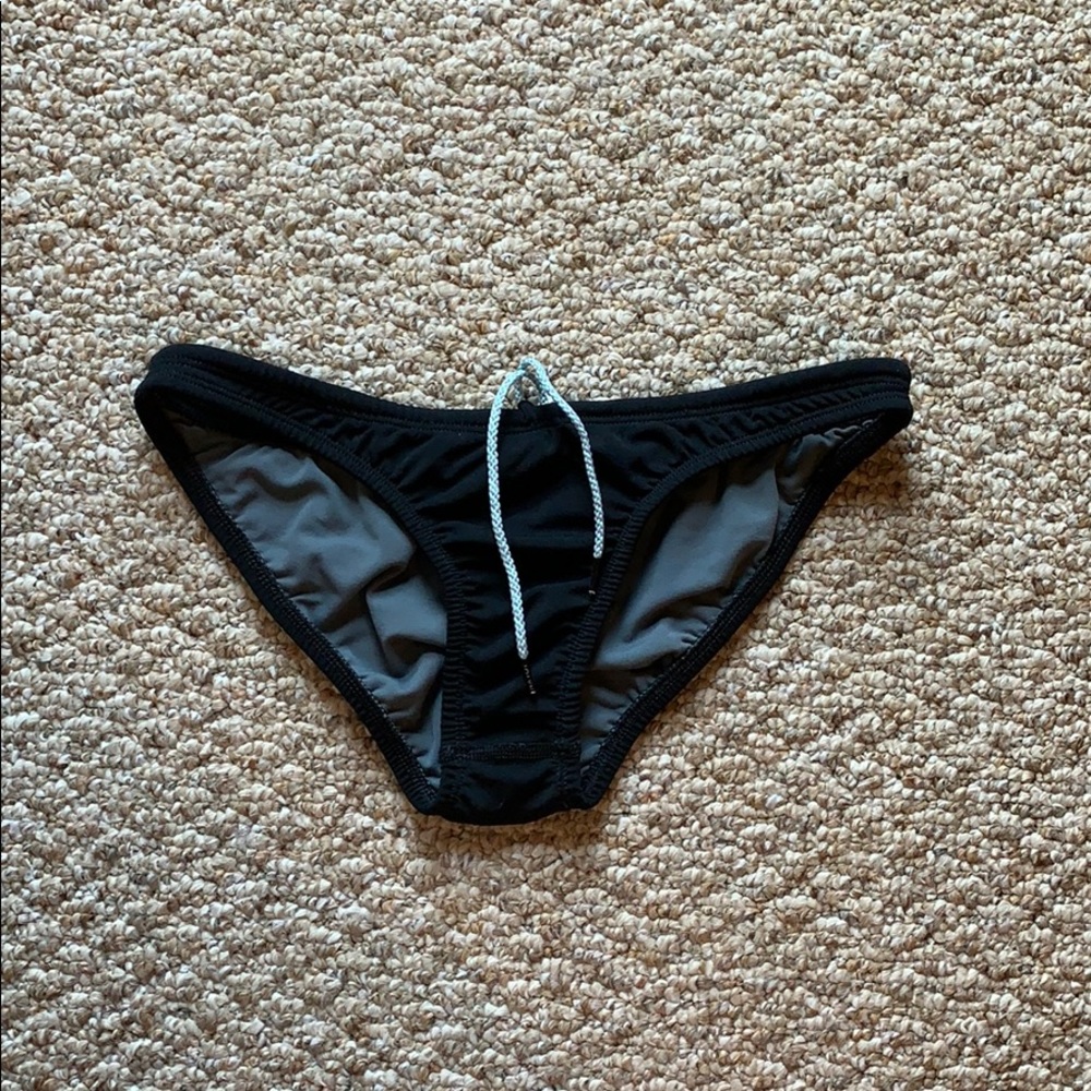 Size large Jolyn bikini bottoms 🌊